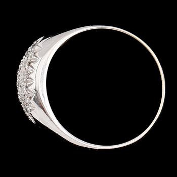 RING, 18 k vitguld med briljantslipade diamanter.