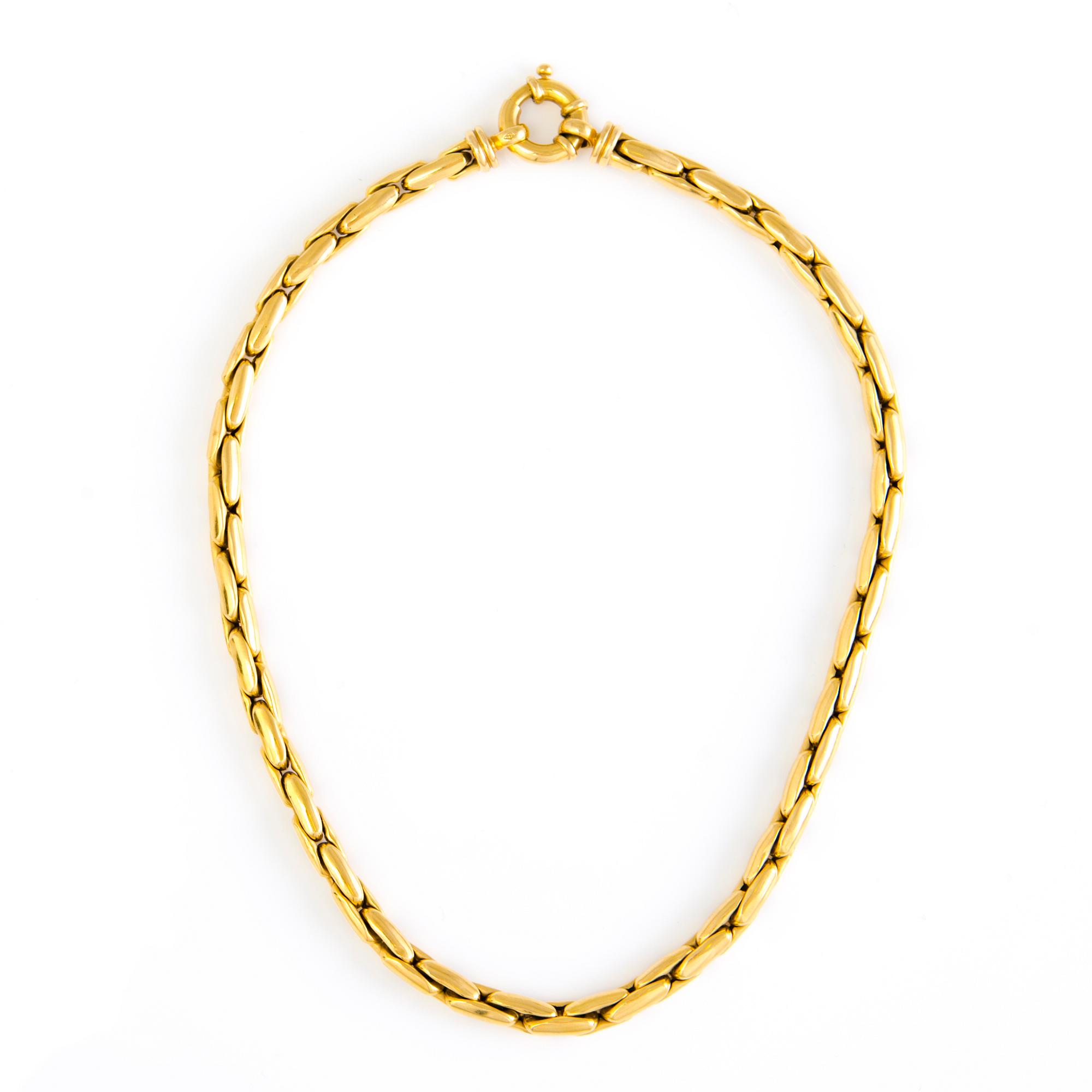 An 18K gold necklace.