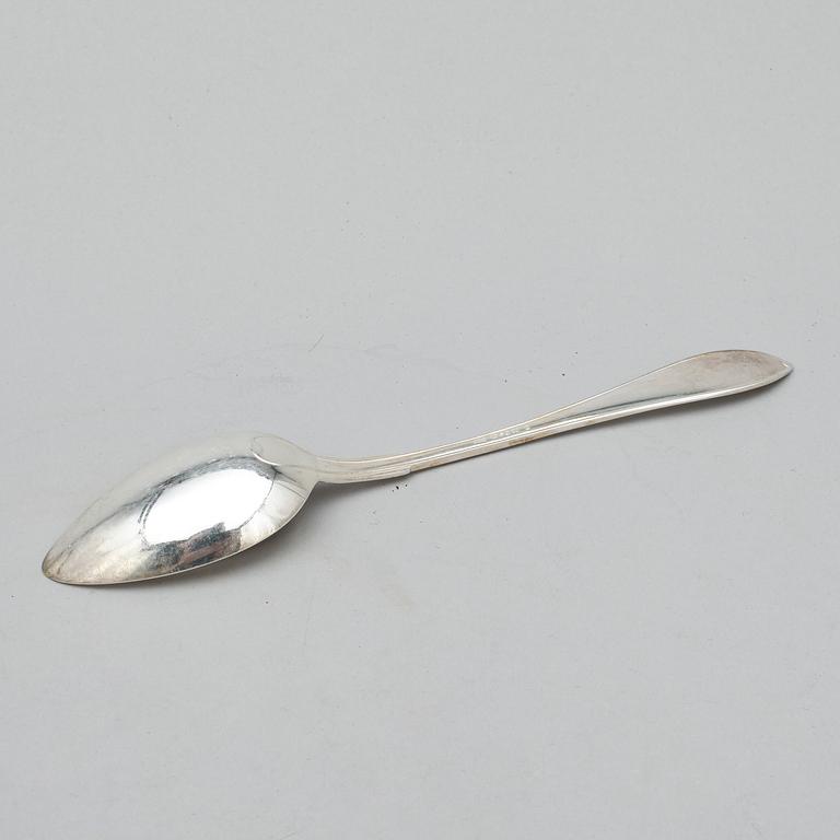 BORDSSKEDAR, 12 st, silver, C. G. Hallberg, Stockholm 1930. Total vikt ca 468 gram.