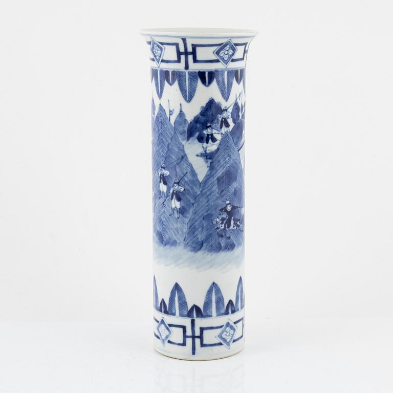 A porcelain vase, China, 20th century.