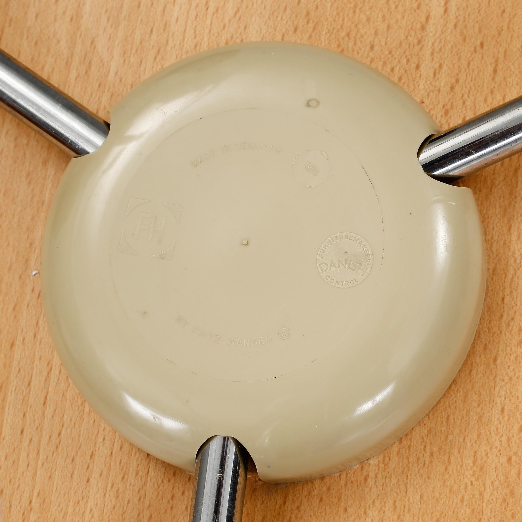 STOLAR, 7 stycken, "Myran", Arne Jacobsen, Fritz Hansen, 1900-talets fjärde kvartal.