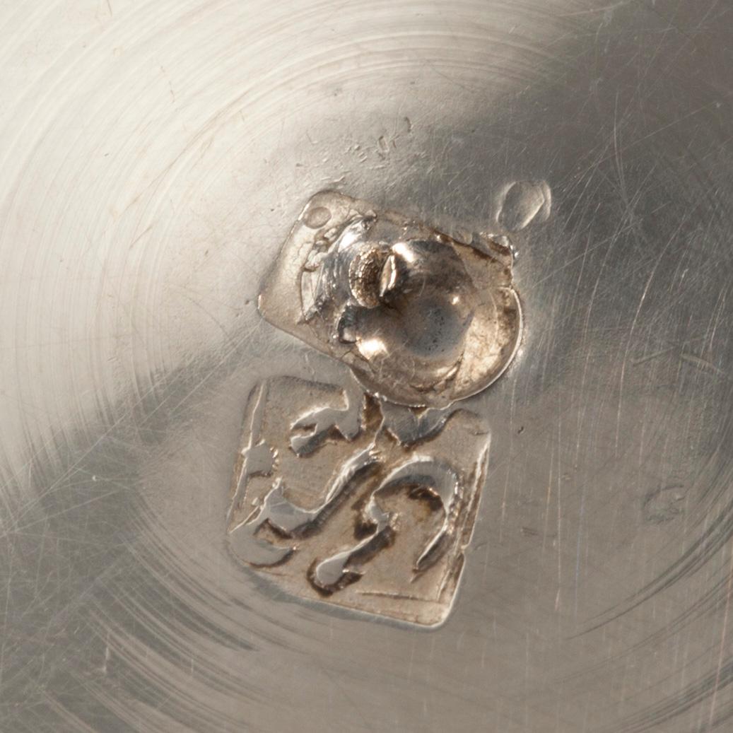 SKÅLAR, 2 st, och FAT, silver, Persien, 1900-tal. Vikt ca 1175 g.