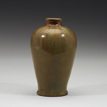 A meiping vase, Qing dynasty (1644-1912).