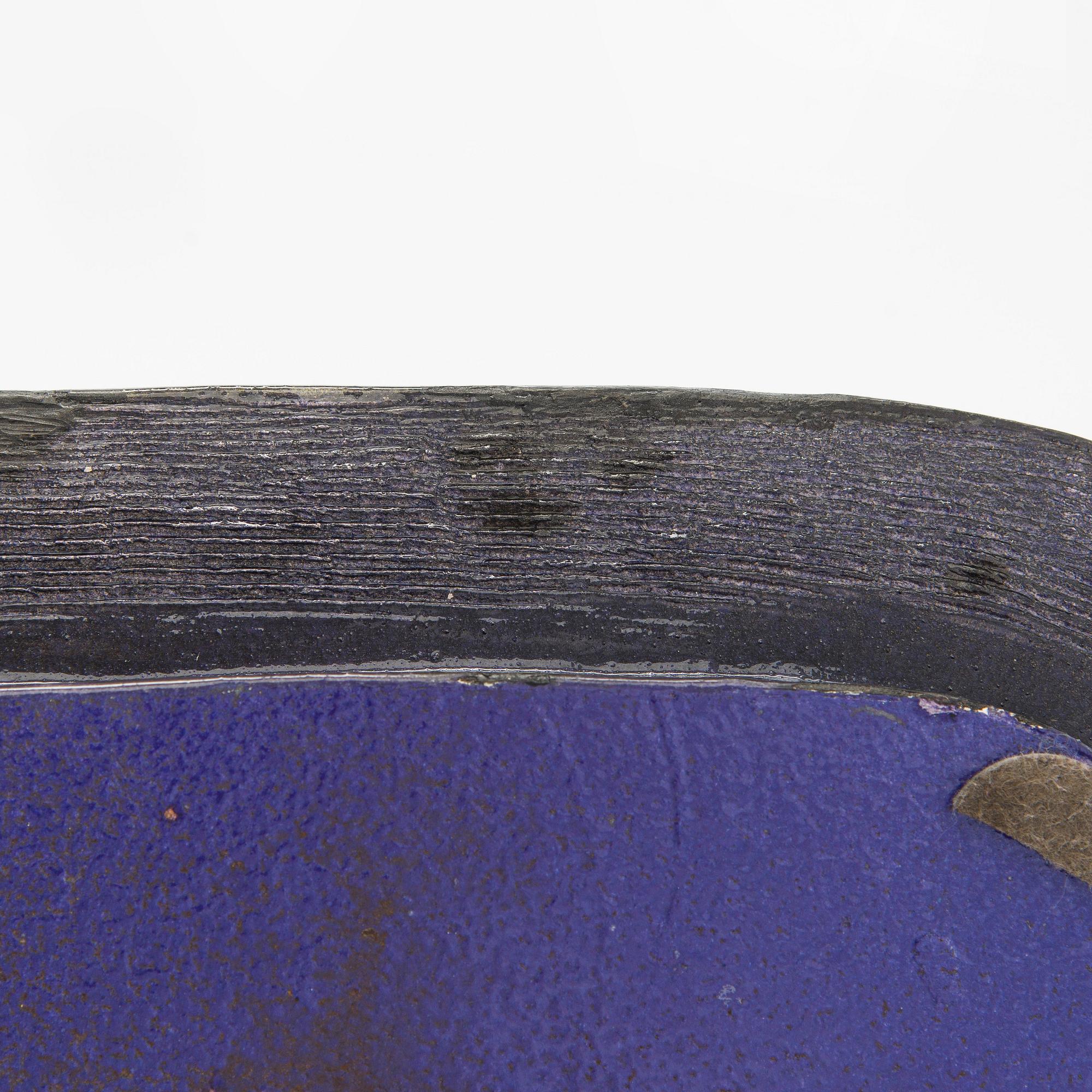 Birger Kaipiainen, a stoneware decorative dish signed Kaipiainen.