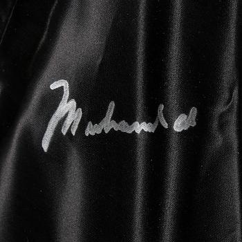 SHORTS, signerade av Muhammad Ali. Framställda i 1000 numrerade och signerade exemplar. 1990-tal.