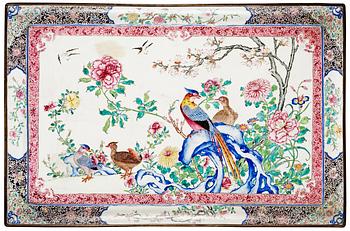 1474. BRICKA, emalj på koppar. Qing dynastin, Qianlong (1736-95).