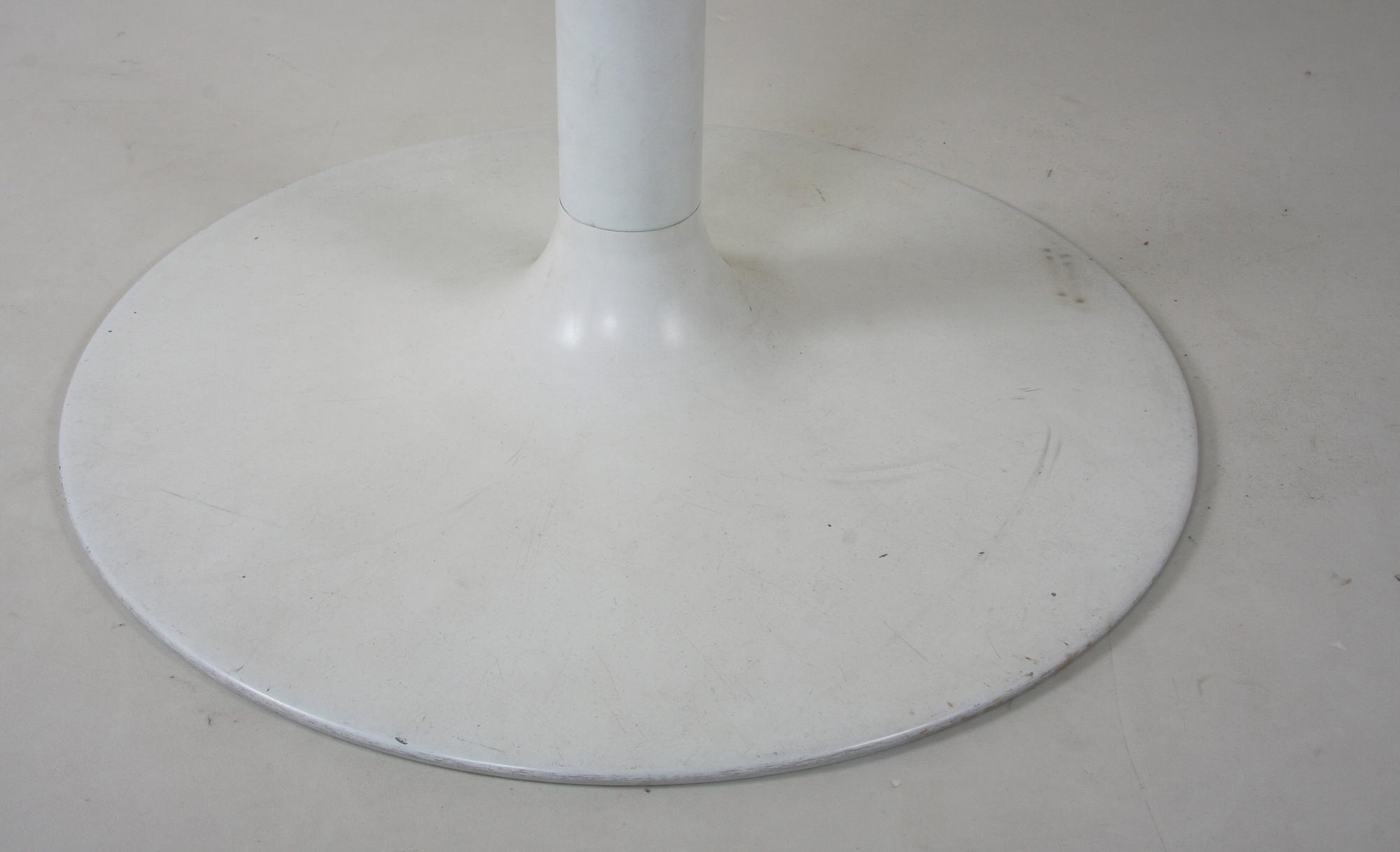 BORD, "Tulip"-liknande design.