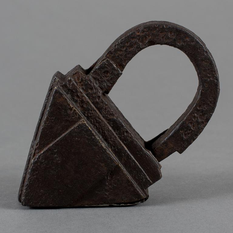 HÄNGLÅS, järn, gotiskt, troligen 1400-tal.