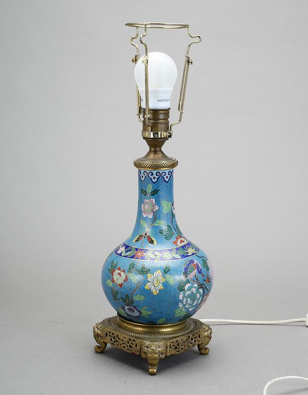 BORDSLAMPA, Kina, cloisonne och mässing, 1900-tal.