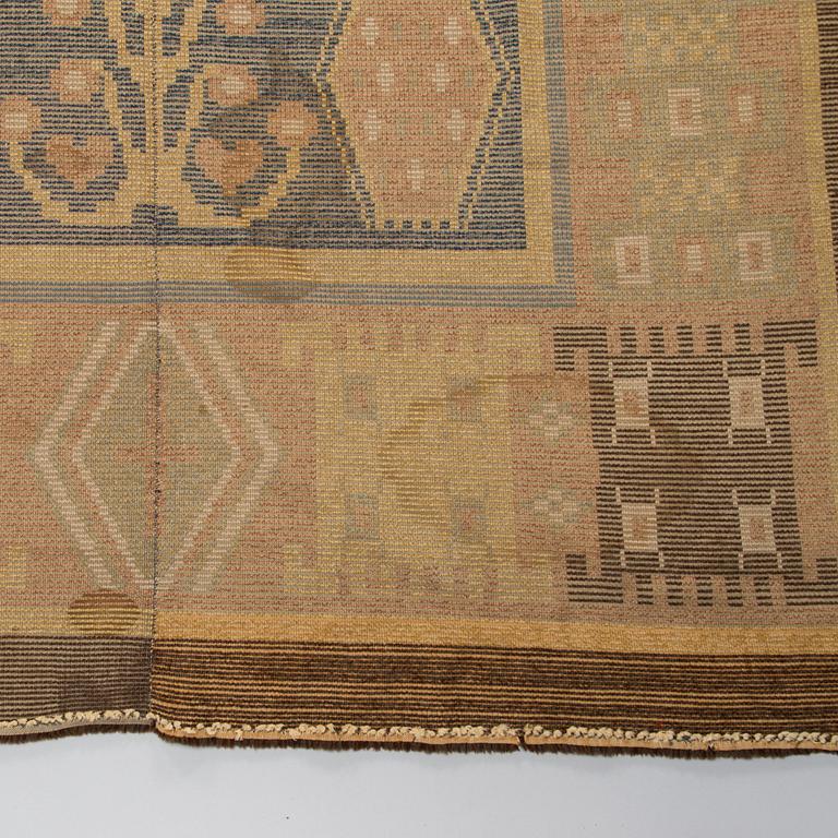 A Finnish folkart long pile ryijy-rug carpet dated 1927 after Saarijärvi model. Circa 275 x 180 cm.