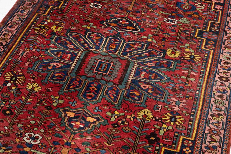 Rug, Bachtiari, approx. 295 x 166 cm.