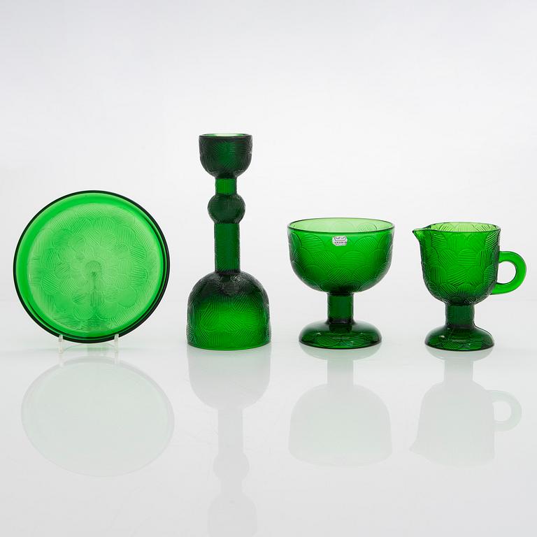 Heikki Orvola, a 14-piece 'Miranda' glassware for Nuutajärvi Notsjö.