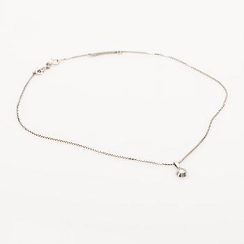 Collier, 18k vitguld med hänge med diamant.