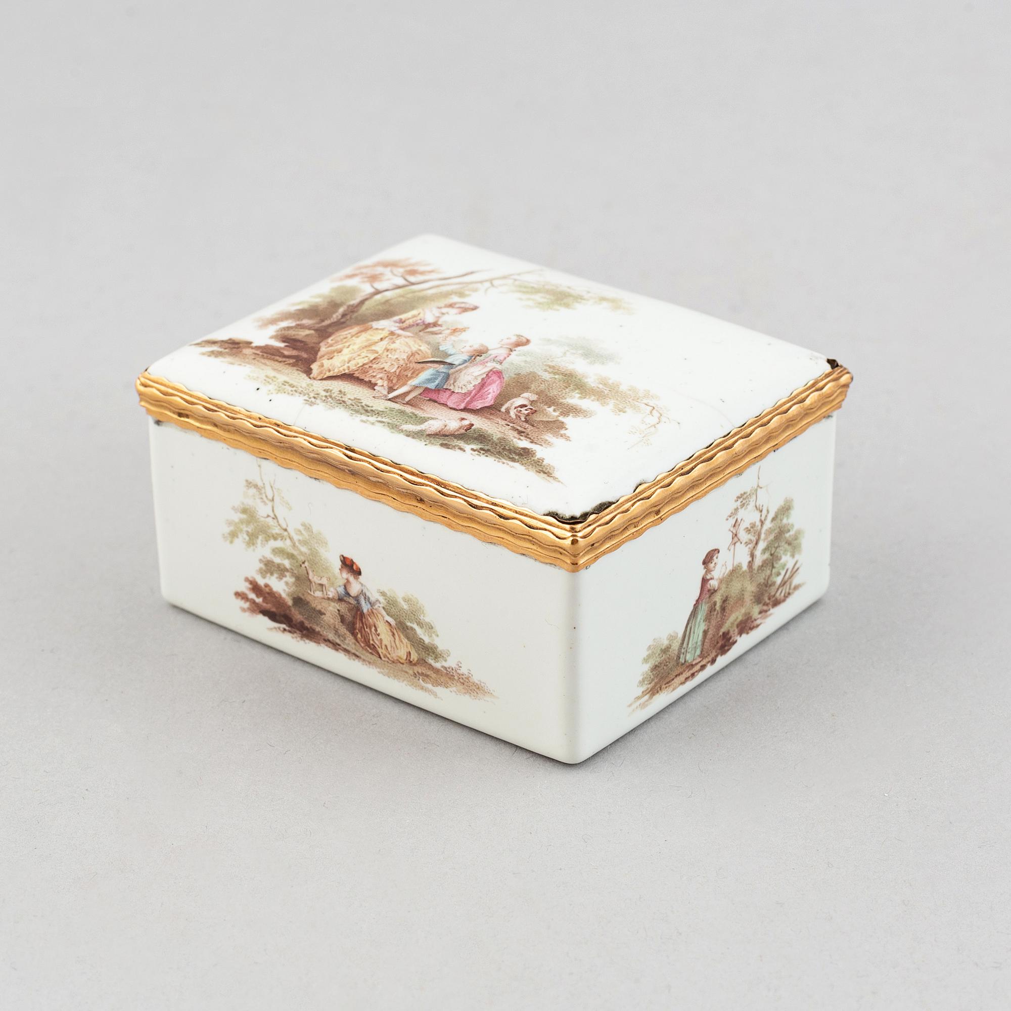 An enamel box, 18th century, and a silver-plates case, 18th/19th century.
