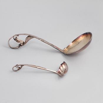 SERVERINGSSKEDAR, 2 st, silver, Georg Jensen, Danmark, 1900-tal, vikt ca 100 g.