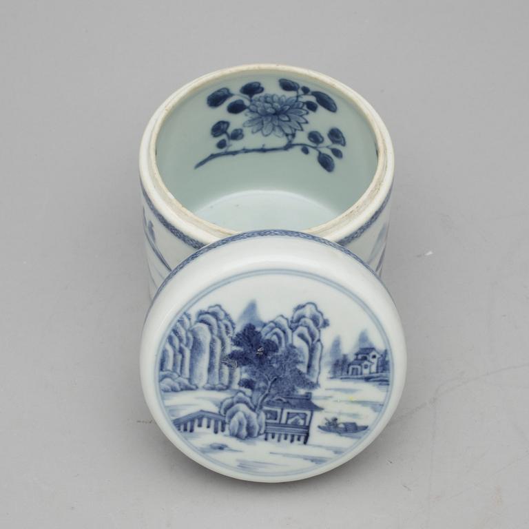 A blue and white jar with cover, Qing dynasty, Qianlong (1736-95).