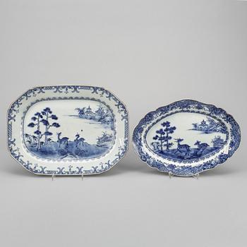 STEKFAT, 2 st. Porslin, Qing dynastin, Qianlong (1736-95).