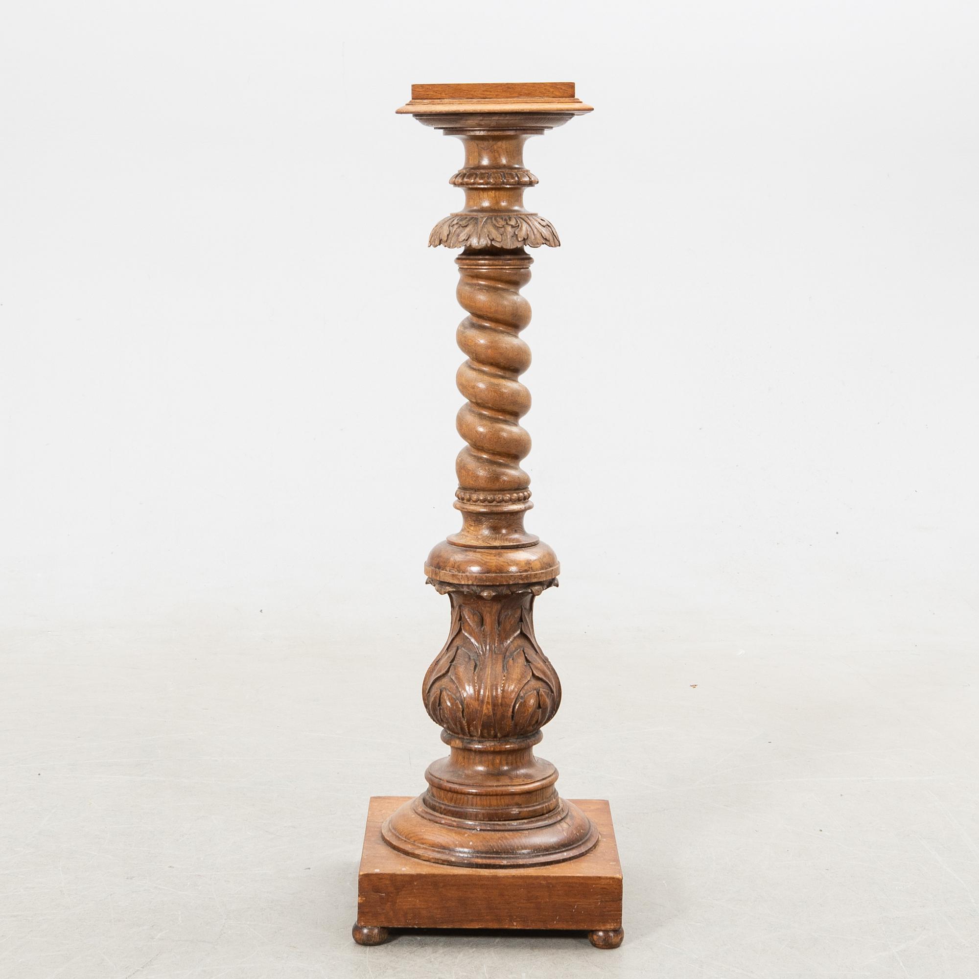 Pedestal around 1900.