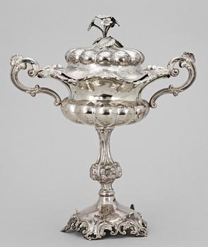 SKÅL PÅ FOT, nyrokoko, silver, Gustaf Möllenborg Feron, Stockholm 1865. Ca 680 g.