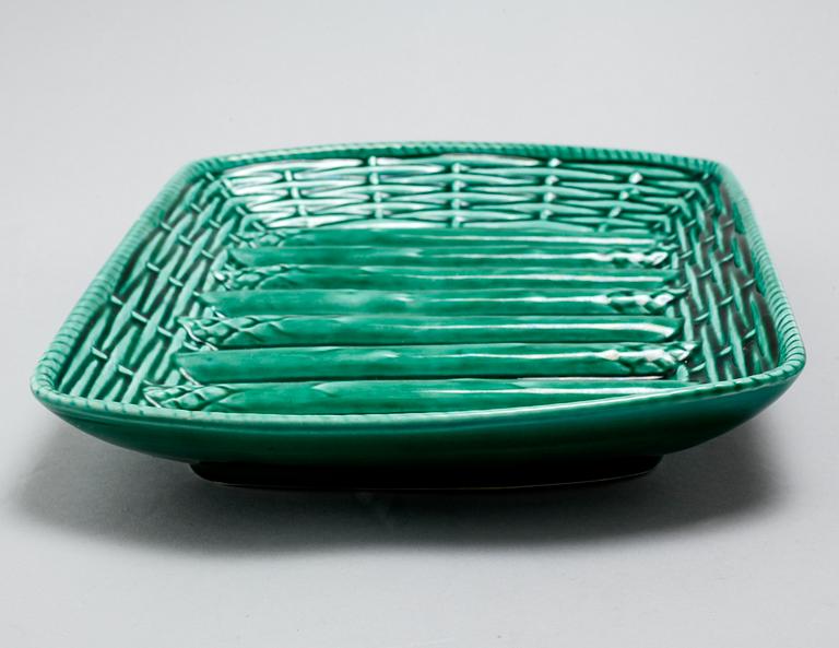 Two earthenware serving dishes from Sarreguemines in France, first half of the 20th century.