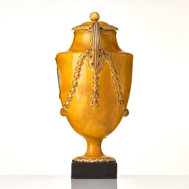 A yellow glazed Swedish Marieberg jar with cover, period of Steen, 18th Century.