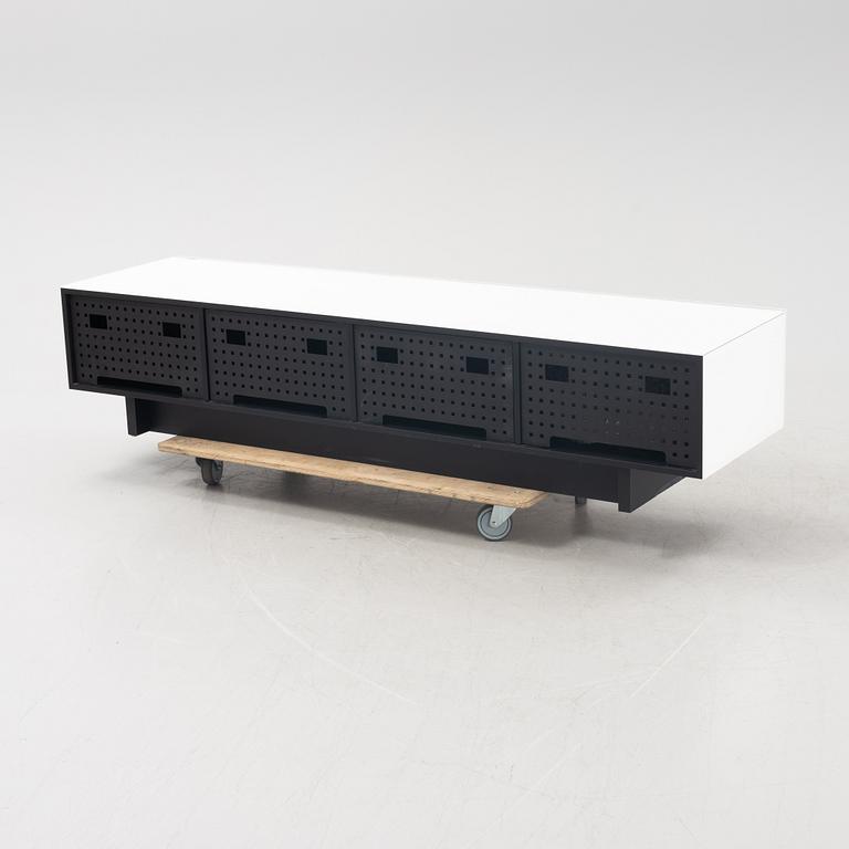 A Spectral 'Brick br2001' TV unit.
