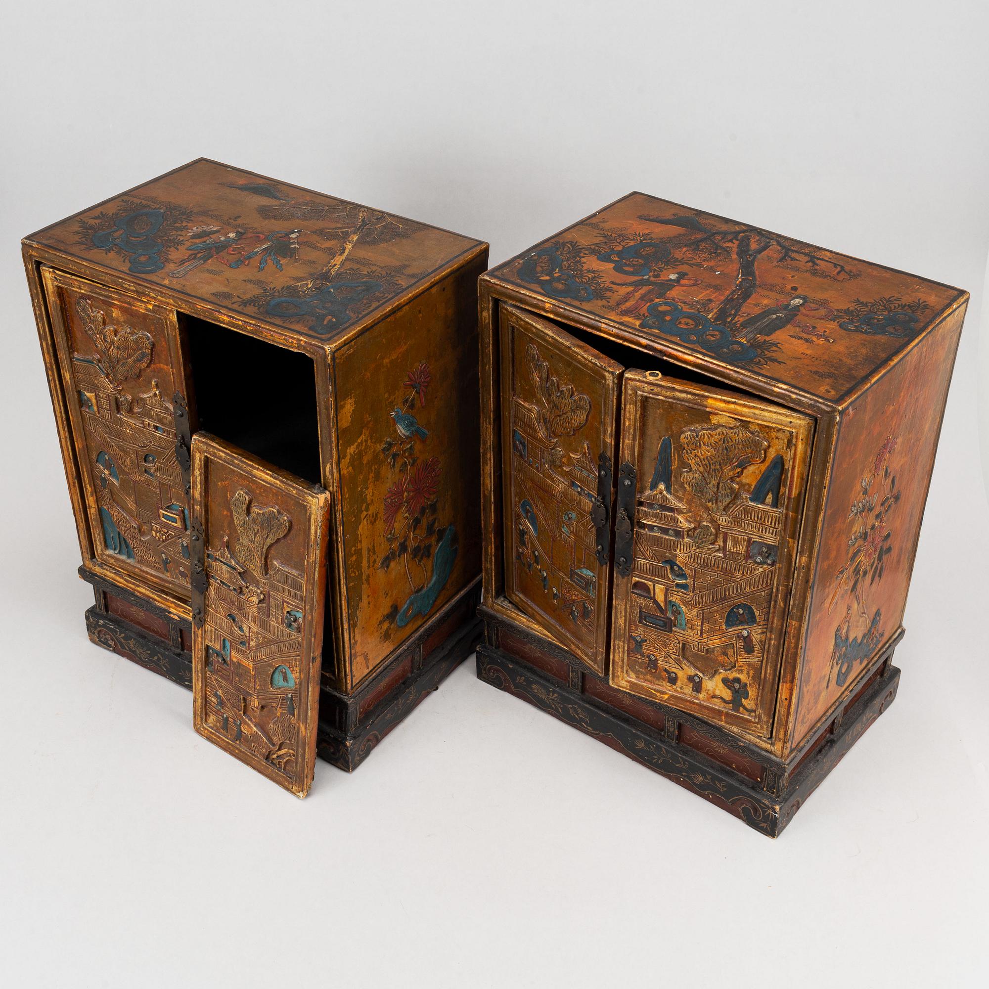 A pair of chinese cabinets, 20th Century.