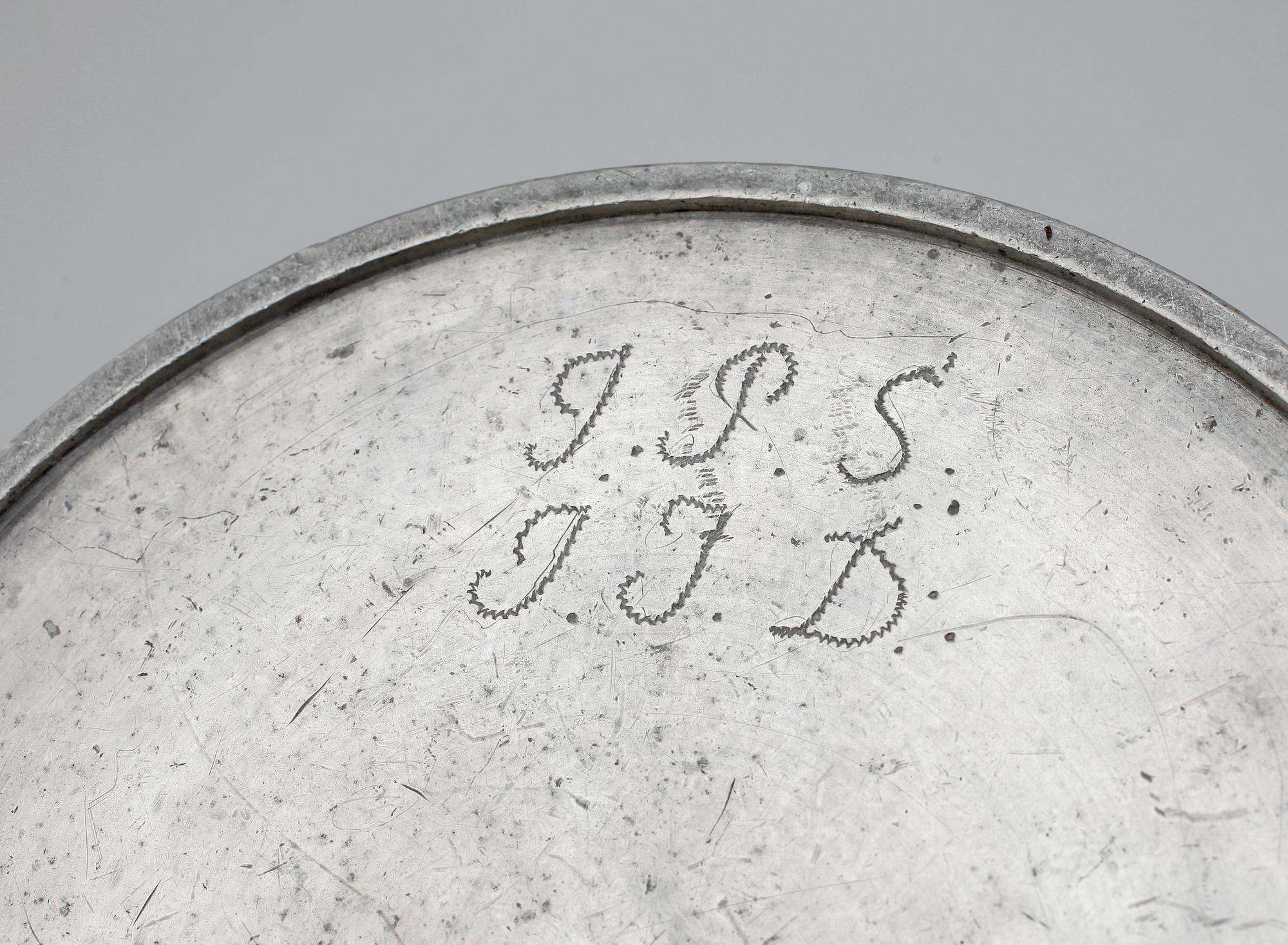 SKÄNKKANNA, tenn, troligen Kalmar 1700/1800-tal.
