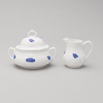 A 43-piece porcelain dinnerware set, "Blå blom", Gustavsberg.