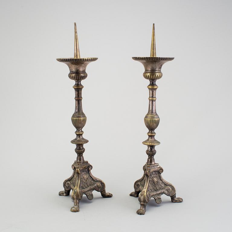 ALTARSTAKAR, ett par, 1800-tal.