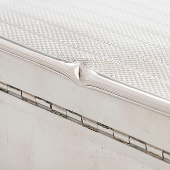 A sterling silver cigar box, William Neale & Son Ltd, Birmingham 1925.