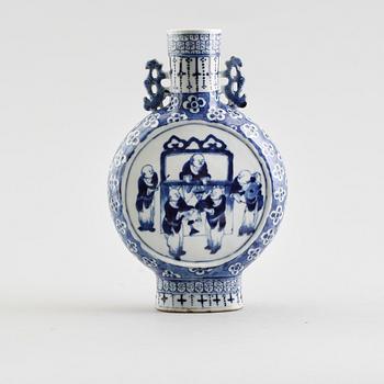 PILGRIMSFLASKA, porslin, Kina, 1800-talets mitt.