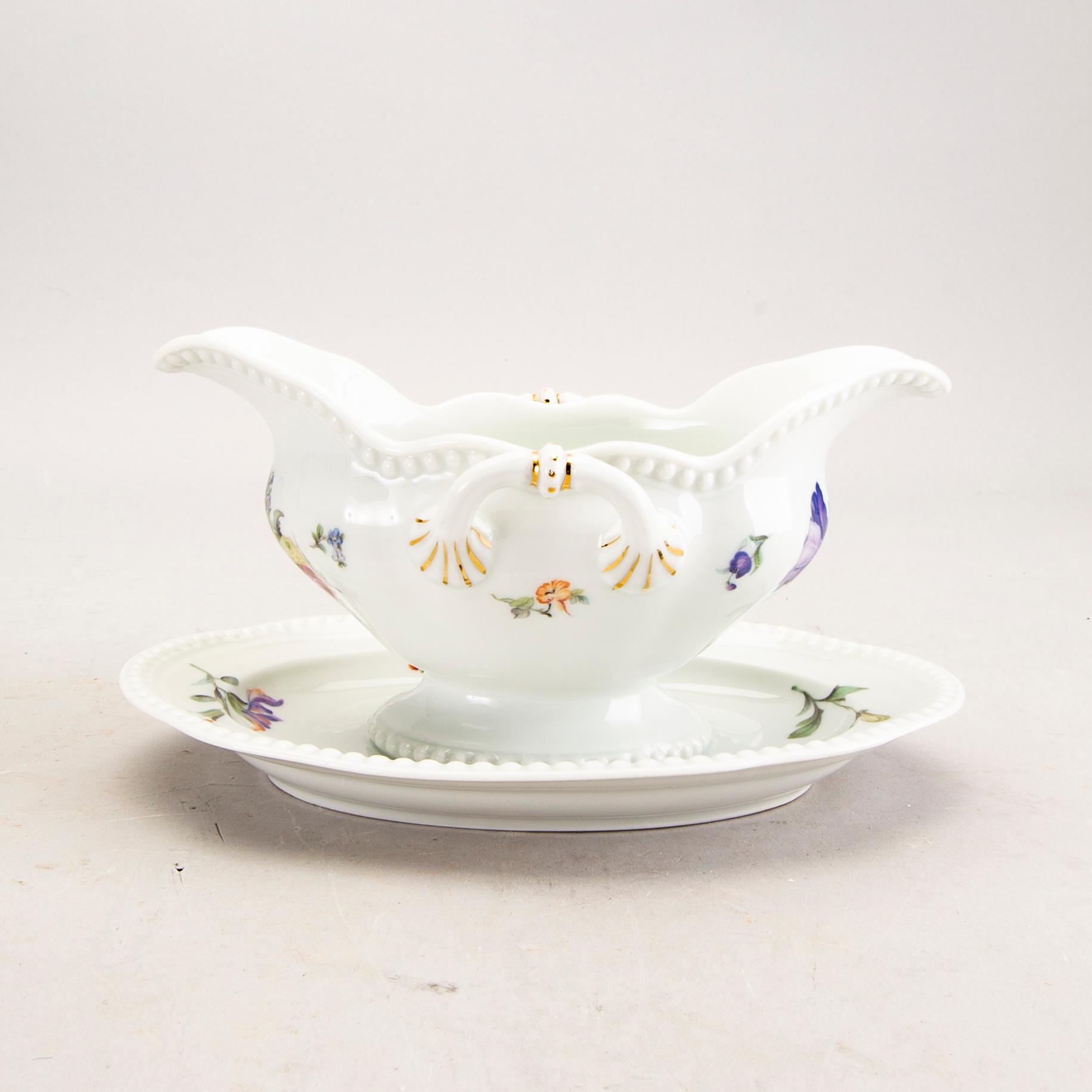 A 76 pcs Rosenthal porcelain service mid 1900s.