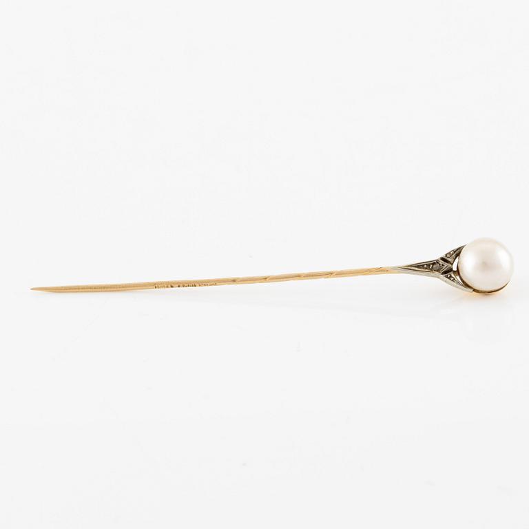 Tie pin, 18K gold with a half-pearl and rose-cut diamond.