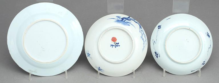 TALLRIKAR, 3 st, porslin, Kina, 1700-tal.