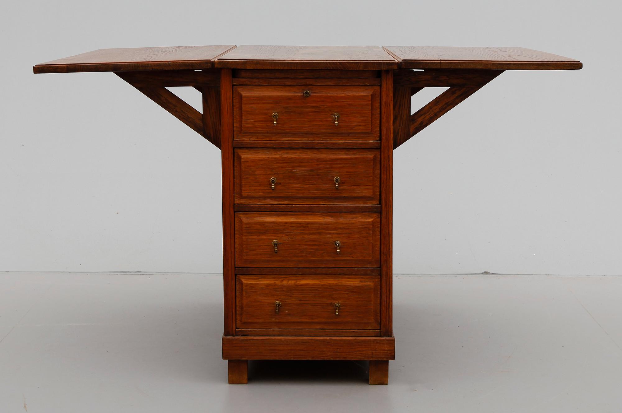 KLAFFBORD, med lådhurts, 1900-talets första hälft.