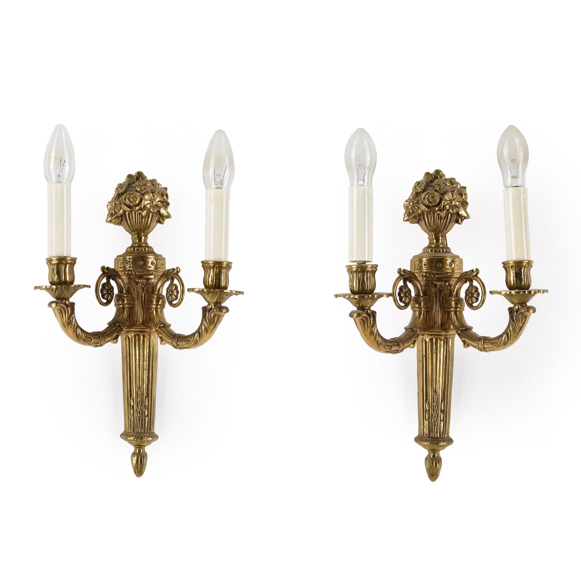 APPLIQUER, ett par, Louis XVI-stil, 1900-tal.