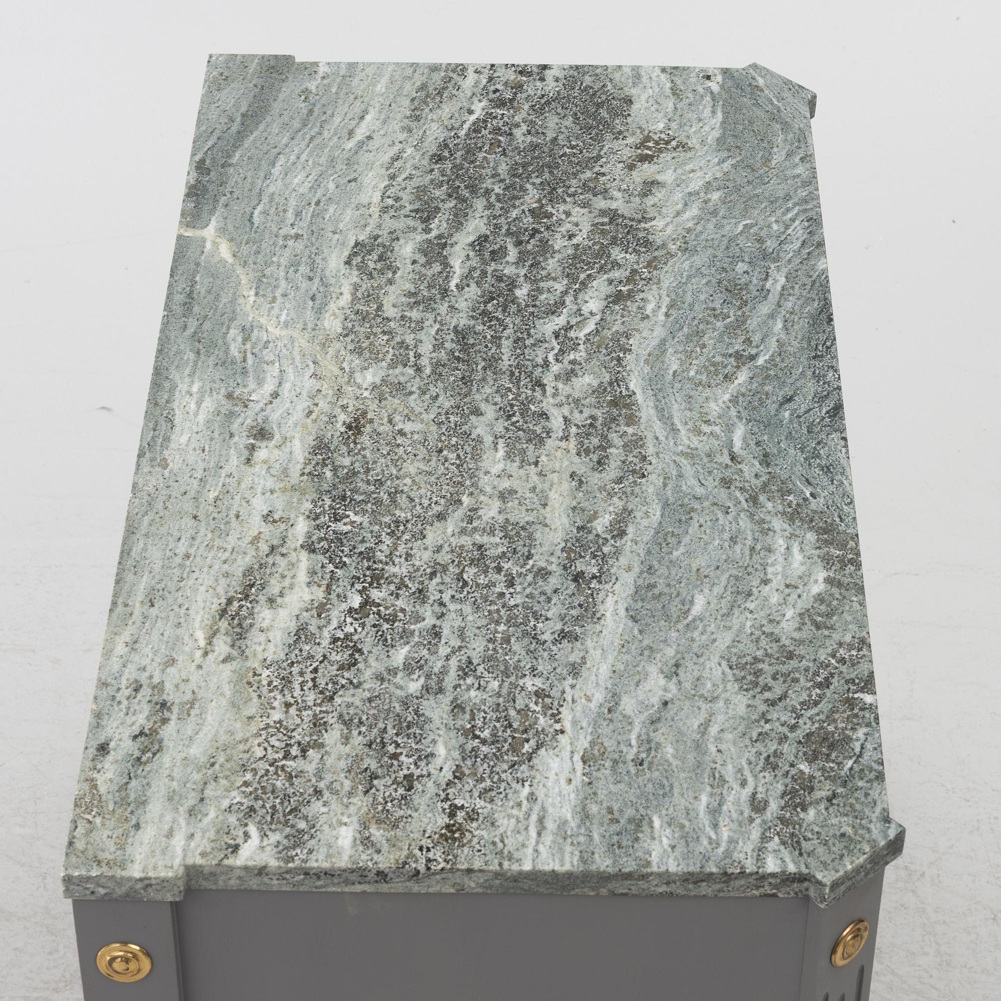 Chest of drawers, Gustavian style, 20th century.
