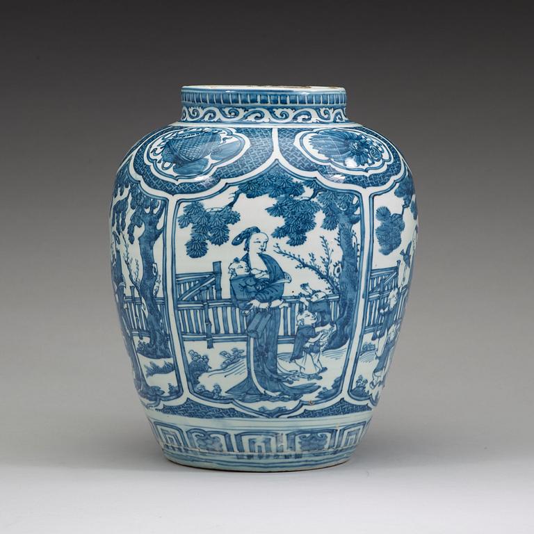 A large blue and white jar, Ming dynasty, Wanli (1573-1620).