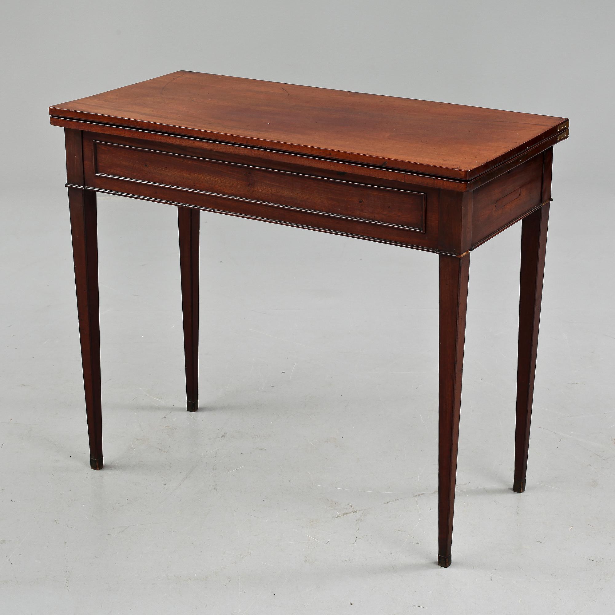 SPELBORD, sengustavianskt, omkring år 1800.