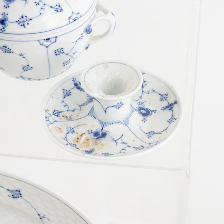 Mat-och kaffesrevis, porslin, 113 delar, "Musselmalet", Bing & Grøndahl, Danmark.