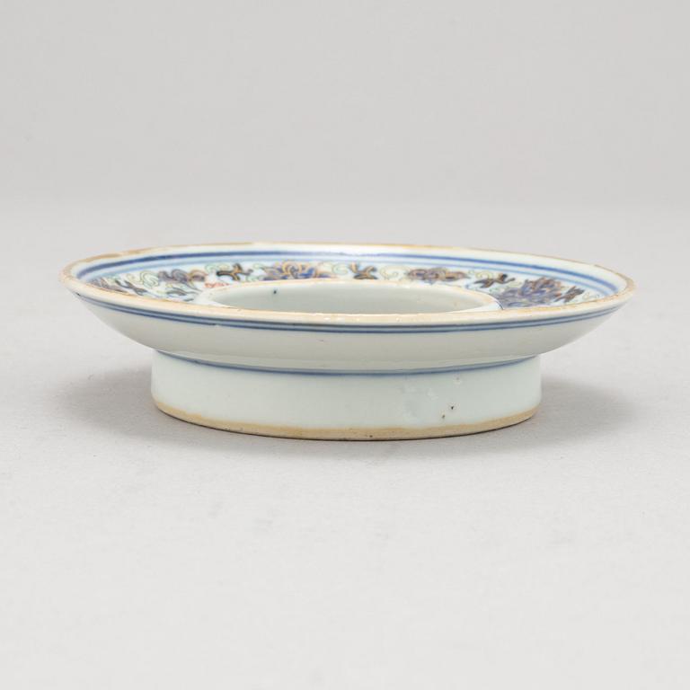 Koppställ, porslin. Qingdynastin, 1800-tal.