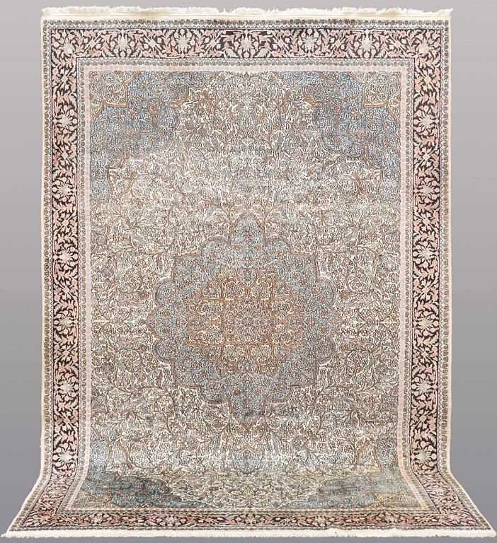 MATTA, Kashmir silke, ca 325x 210 cm.