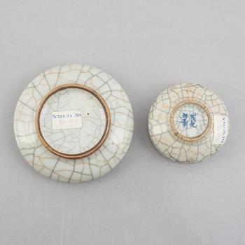 A Chinese ge glazed stoneware brush washer, a vase and two bowls, early 20th century.