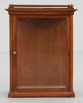 VITRINSKÅP, 1800-talets slut.