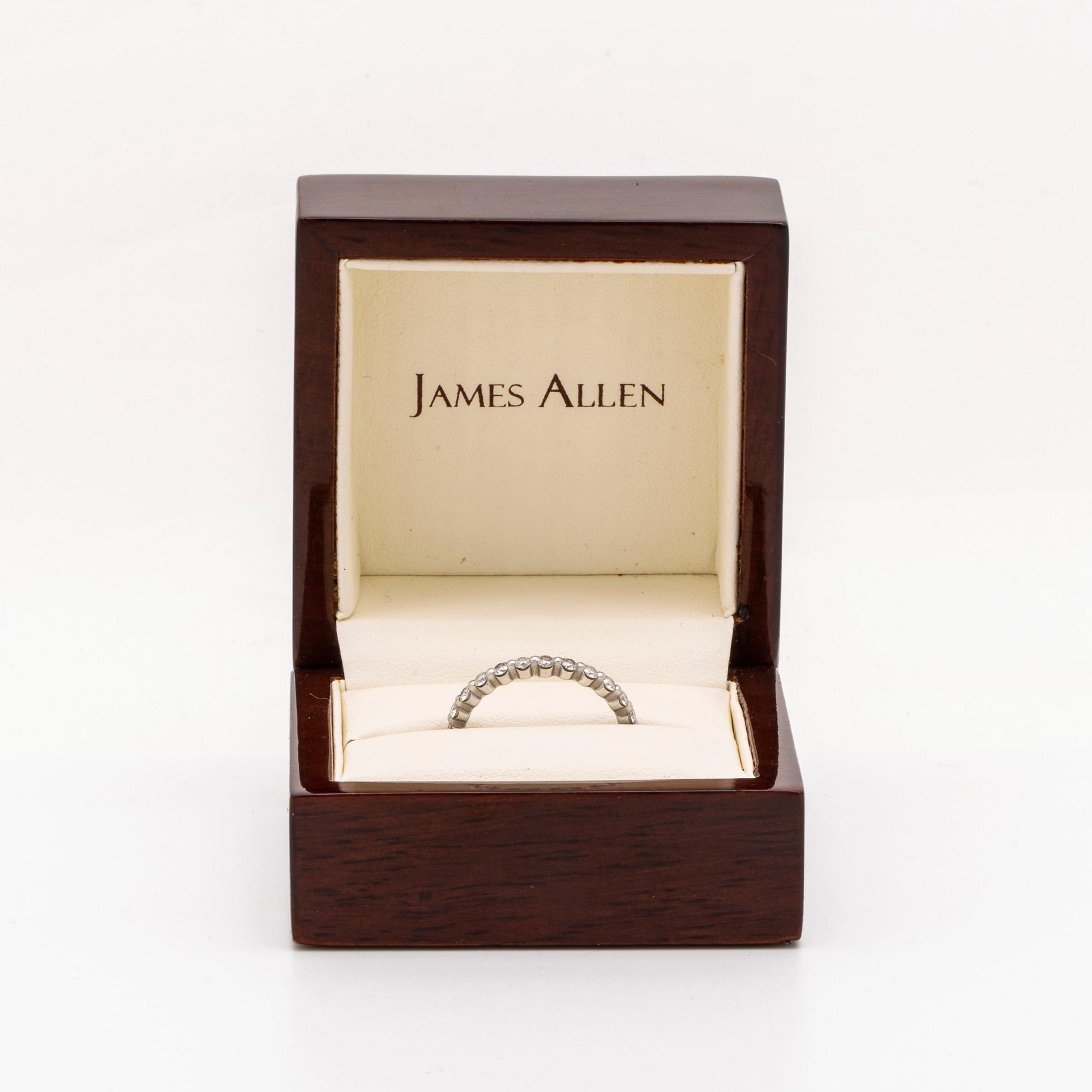 Full eternity band, platinum, 25 brilliant-cut diamonds 0.98 ct F-G VS1-2, James Allen ref 235044.