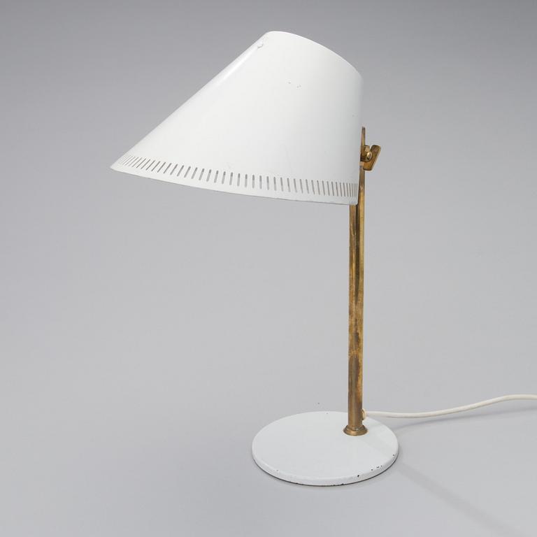 A mid 20th century table lamp, model 9227 for Taito/Idman.