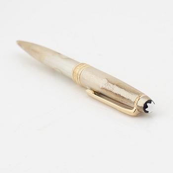 Montblanc, a 'Meisterstück Solitaire' ball point pen.