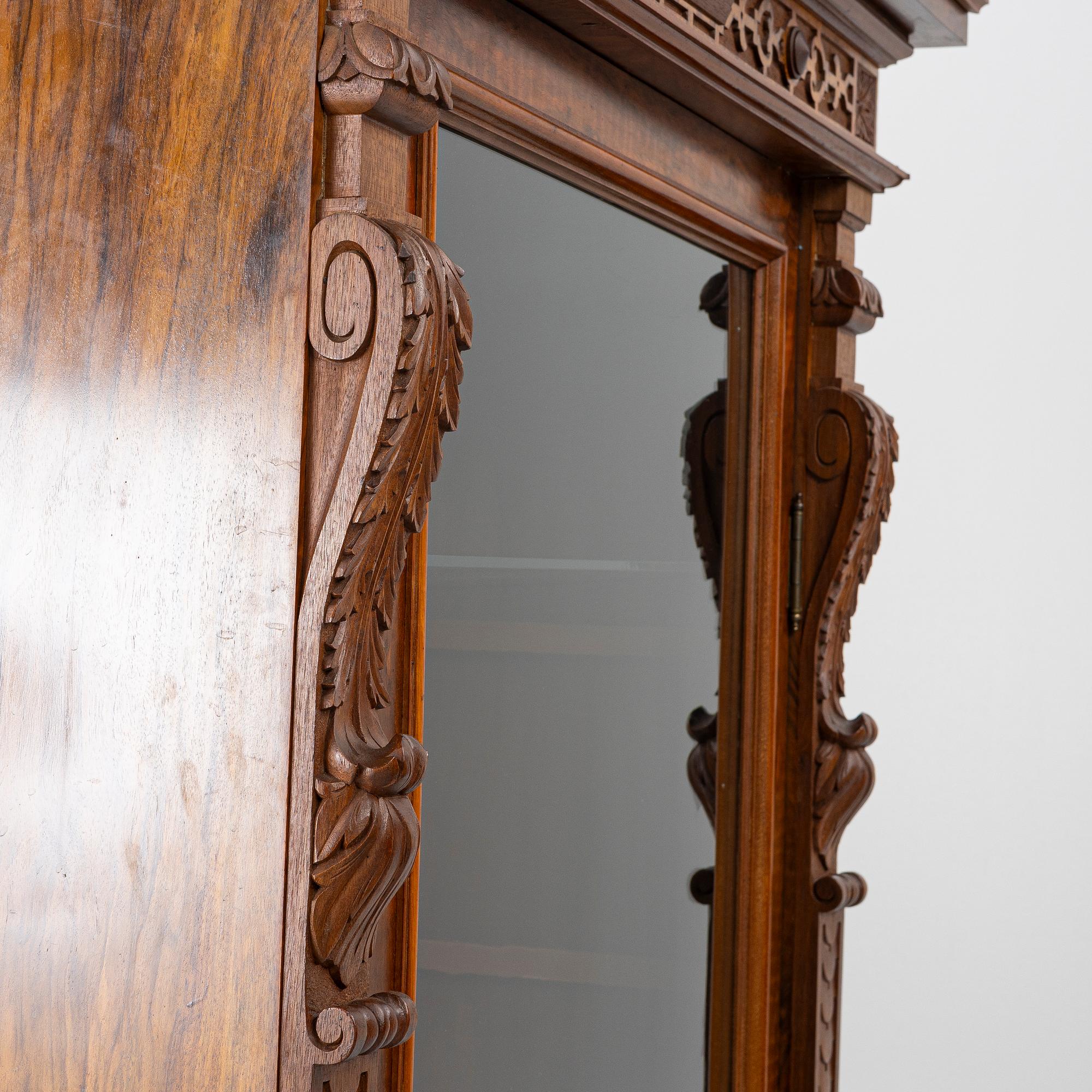 A pair of book cases, circa 1900.