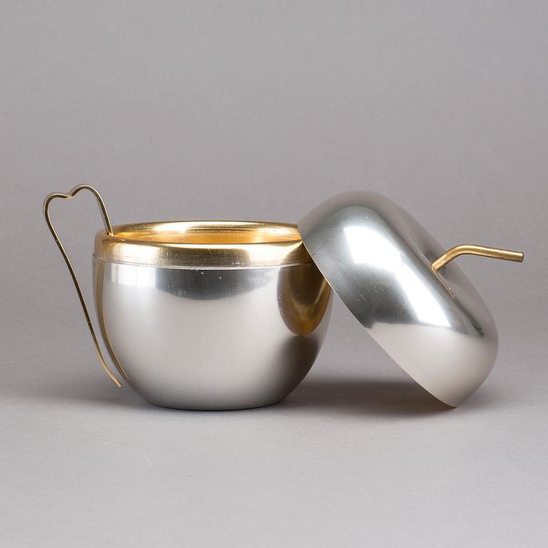 A ICE BUCKET MADE IN ITALY. SECOND HALF OF 20TH CENTURY.